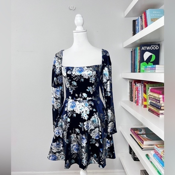BLACK HALO NWOT WOMEN'S LAKE MINI DRESS SIZE 2 - Picture 1 of 17